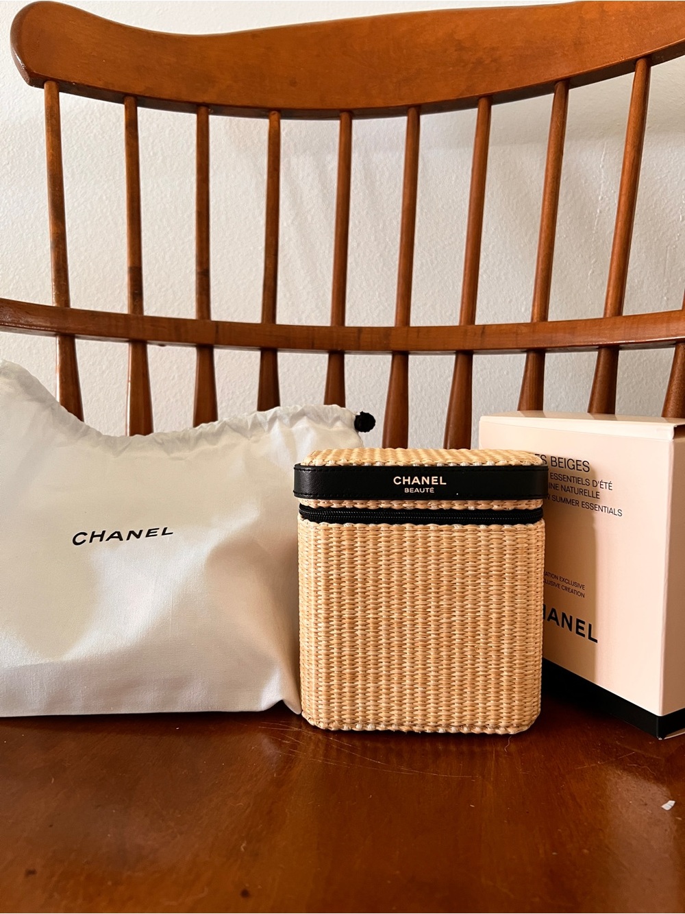 CHANEL Les Beiges Set with White Dust Bag and Pale Pink Box